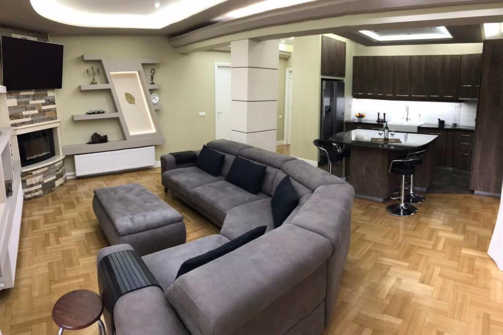 Finer Things Flisvos Beach Condo In Palaio Faliro Афины Экстерьер фото