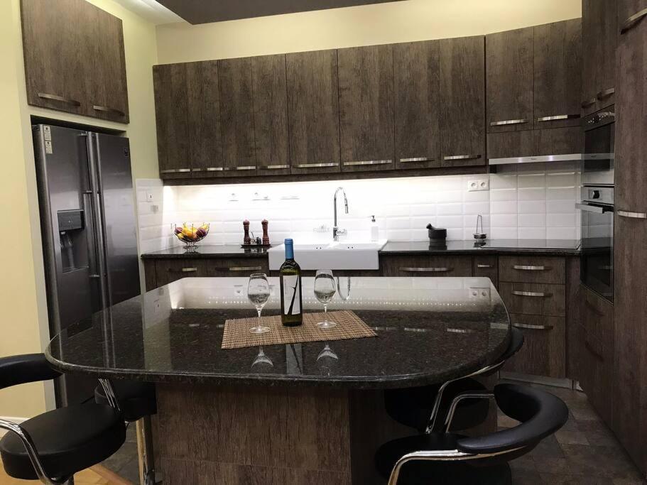 Finer Things Flisvos Beach Condo In Palaio Faliro Афины Экстерьер фото
