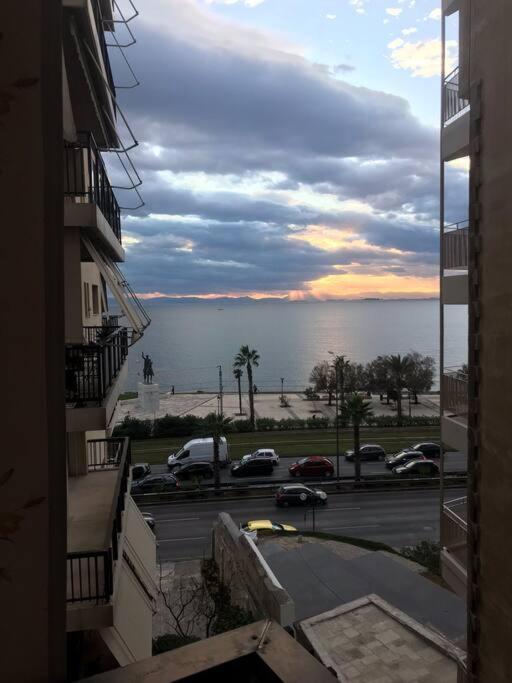 Finer Things Flisvos Beach Condo In Palaio Faliro Афины Экстерьер фото