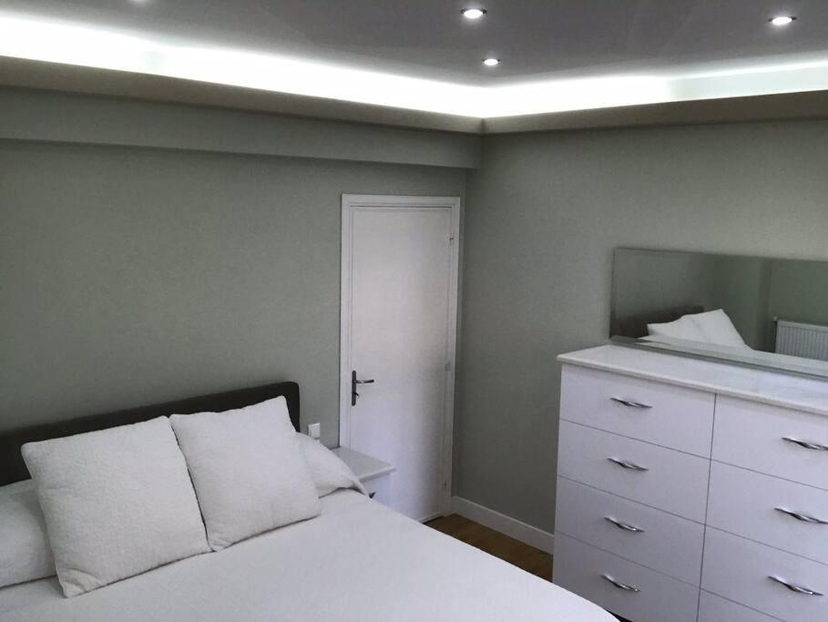 Finer Things Flisvos Beach Condo In Palaio Faliro Афины Экстерьер фото