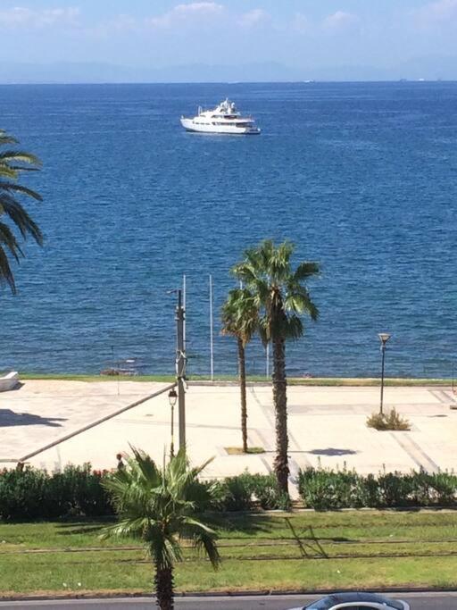 Finer Things Flisvos Beach Condo In Palaio Faliro Афины Экстерьер фото